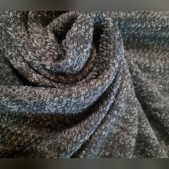 Crew Neck Top with Relaxed Fit and Soft Knit Texture Bat Sleeve Size Large - Picture 4 of 7